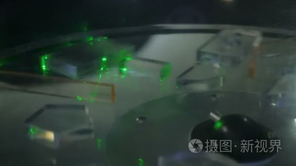 绿光激光透过不同的透明数字视频