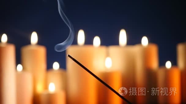 芳香棒在发炎蜡烛背景下的炎症视频