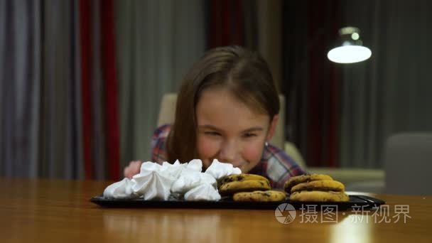 儿童糖瘾不健康的吃甜食视频