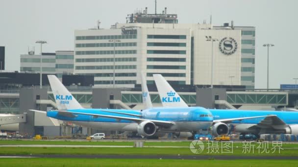 飞机 Klm 波音777拖曳