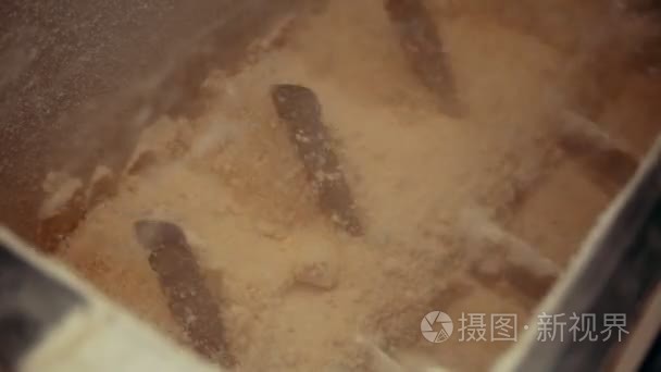 面食生产厂面粉加工视频