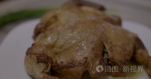 家用烤鸡肉火鸡刚出烤箱视频