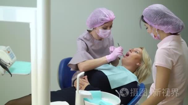 在牙科诊所的病人视频
