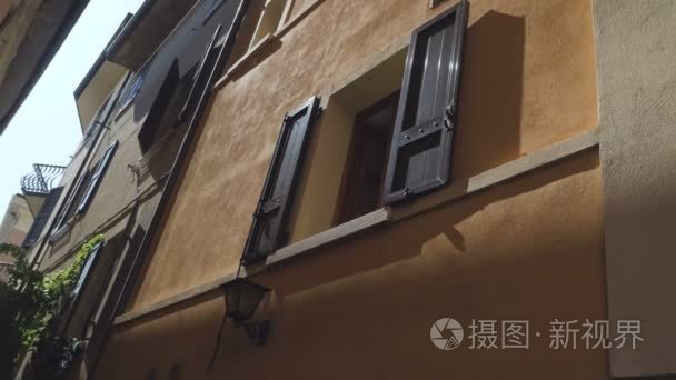 开放房子窗口在意大利视频