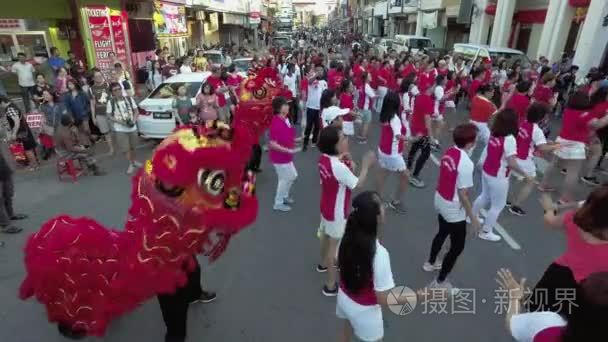 中国新年大角度舞狮与公众视频