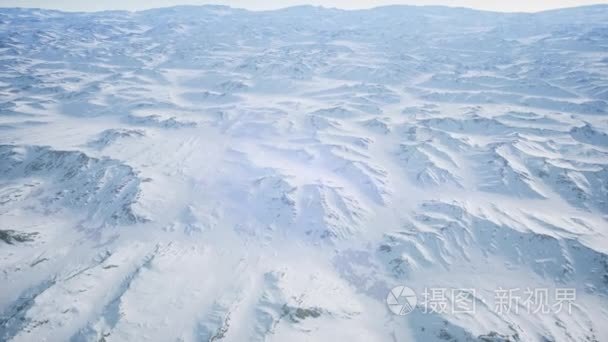 极地雪岩山脉在寒冷极地地区视频