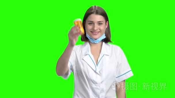 女医生做广告橙色罐头药片视频