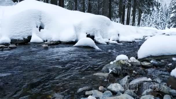 冬山风光秀丽的河流视频