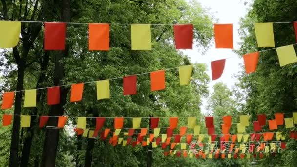 彩色长方形旗帜装饰花环视频