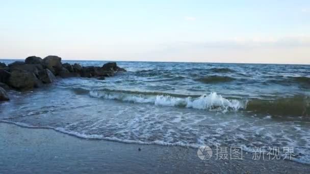 海浪在沙滩假日背景视频