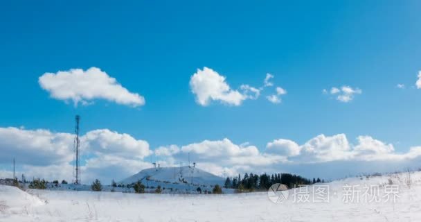 冬季景观中云层的长时间推移