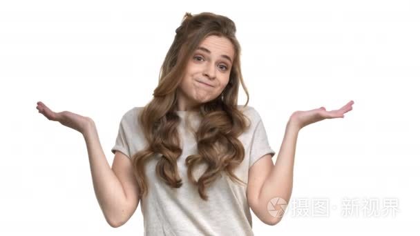 画像的冷漠的女人抛出手的意思是缺乏信息或没有线索 孤立的白色背景特写 情感的概念mov格式视频下载 正版视频编号01p6ct 摄图新视界视频库