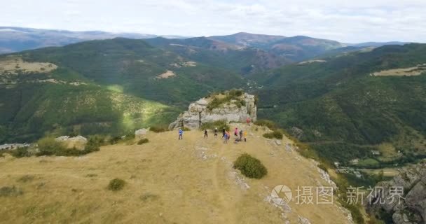 峡谷和高原全景的三峡塔恩空中视频