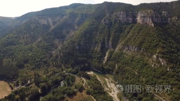 三峡塔恩河谷与乡村空中视频