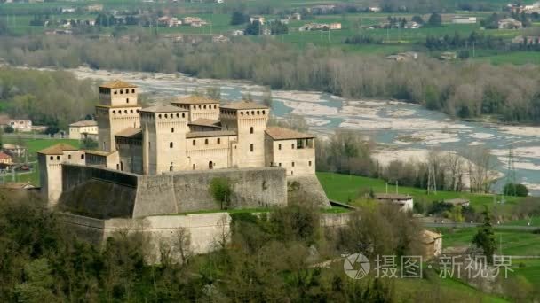 帕尔马意大利 Torrechiara 城堡鸟瞰的 Torrechiara 在美国迪拜全景意大利城堡