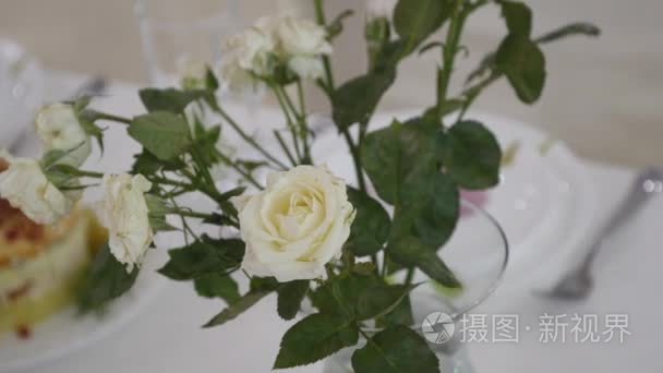 花卉装饰婚礼表上视频