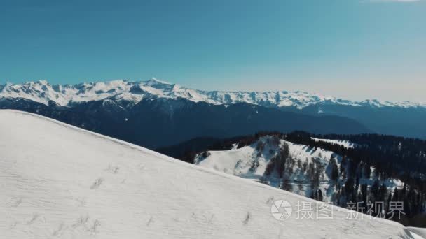 飞越高山景观视频