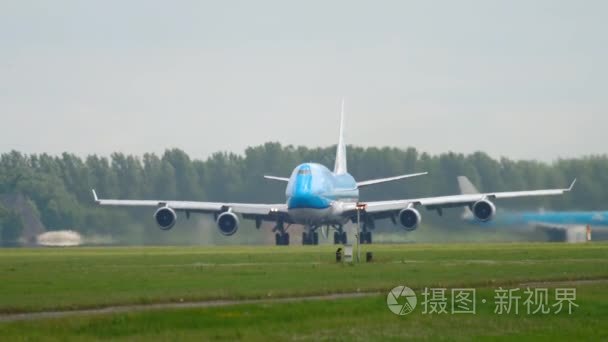 荷兰航空波音747起飞