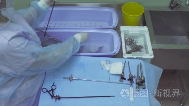 护士清洗医疗器械视频