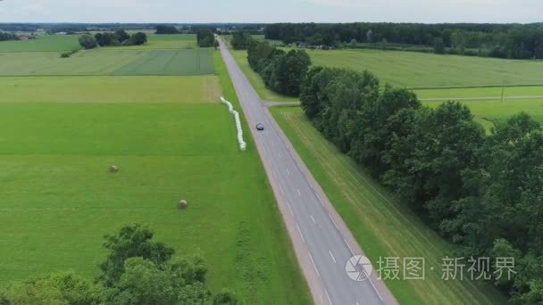 黑色汽车 suv 驱动领域车  天空  白色  蓝色  驾驶  领域  自然  旅行  路  国家  土地  风景