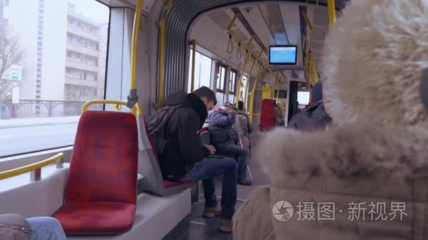 公共交通工具乘客视频