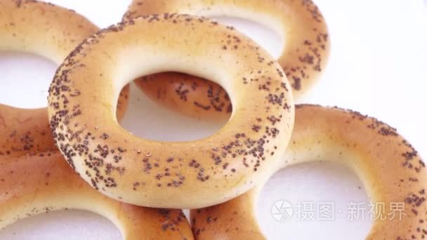 带罂粟籽的糖面包圈短视频