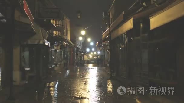 在晚上的旧街视频