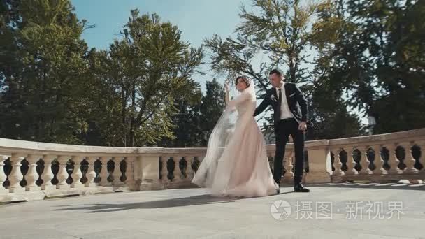 新婚夫妇共舞第一支舞视频