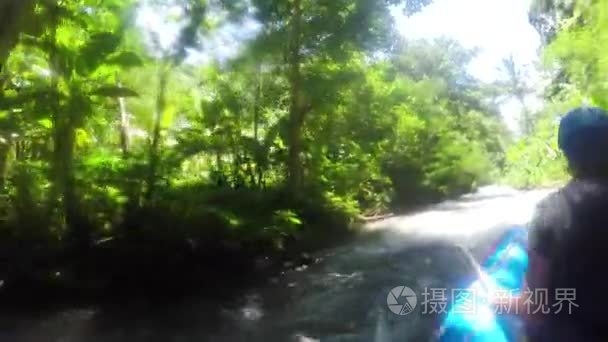 在印尼的山上漂流视频