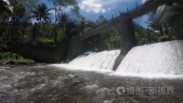 在印尼的山上漂流视频