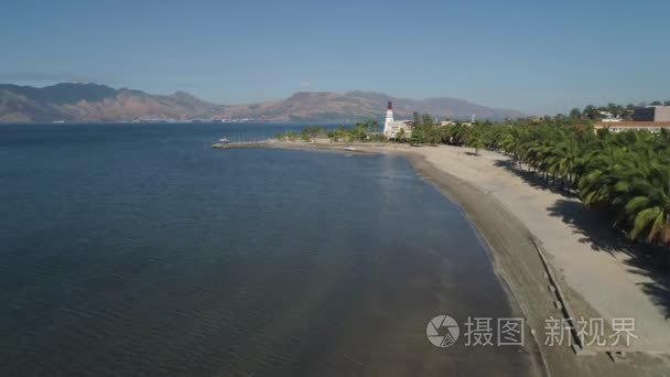 海岸线与海滩和灯塔视频