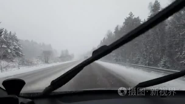 高速公路雪内容车瑞典视频