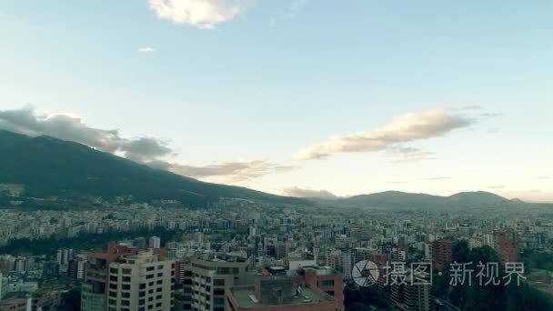 飞越厄瓜多尔基多市视频