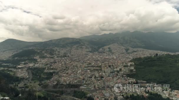 飞越厄瓜多尔基多市视频