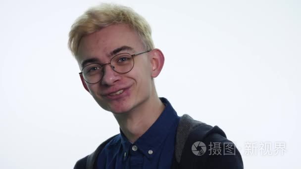 特写的快乐青年男子 smiing 白色背景