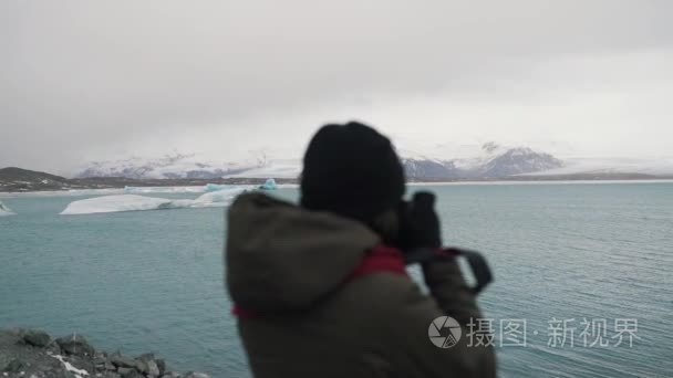 旅游女孩拍照湖视频