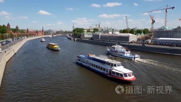 莫斯科  俄罗斯-5月12日。2018. 莫斯科河上的游艇