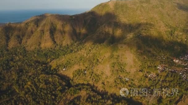 山景和海洋景观。巴厘岛