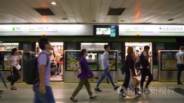 巴塞罗那地铁站火车