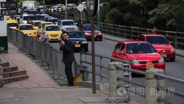 在波哥大附近旅游区的交通情况视频