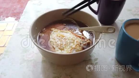 鸡蛋火腿面视频