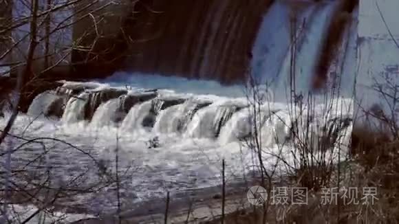 河上的水坝视频