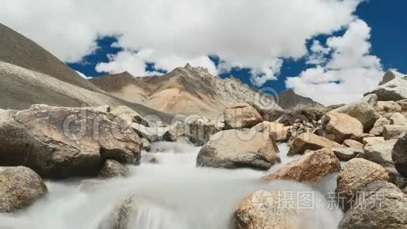 科拉山上的山溪视频