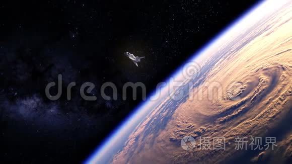 航天飞机飞越地球视频