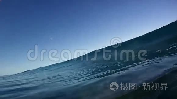 夏威夷的蓝色海洋冲浪海浪拍打镜头