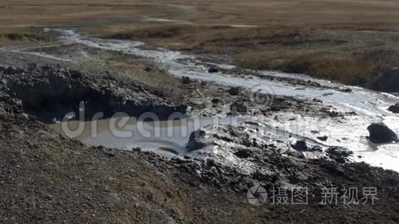 泥火山爆发视频