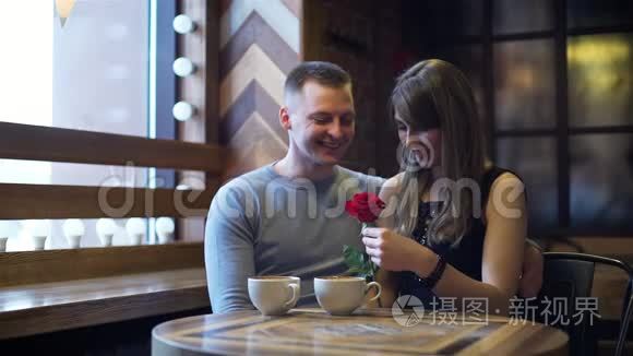 咖啡店的浪漫约会视频