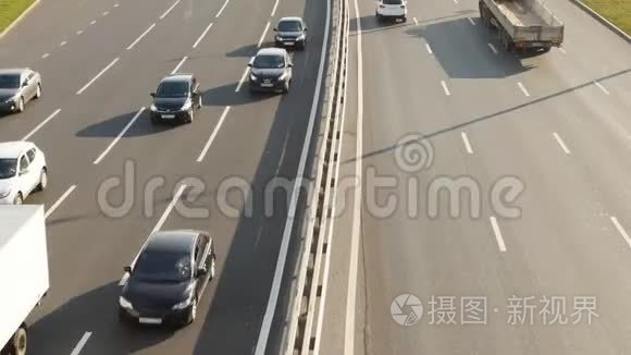 生态问题概念。 大城市的道路交通