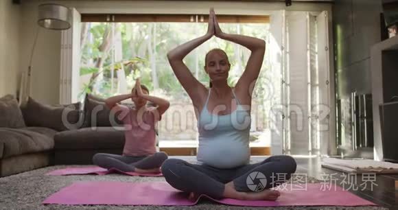 妈妈和女儿做瑜伽视频