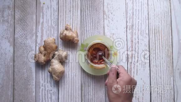 桌上姜茶的俯视图视频